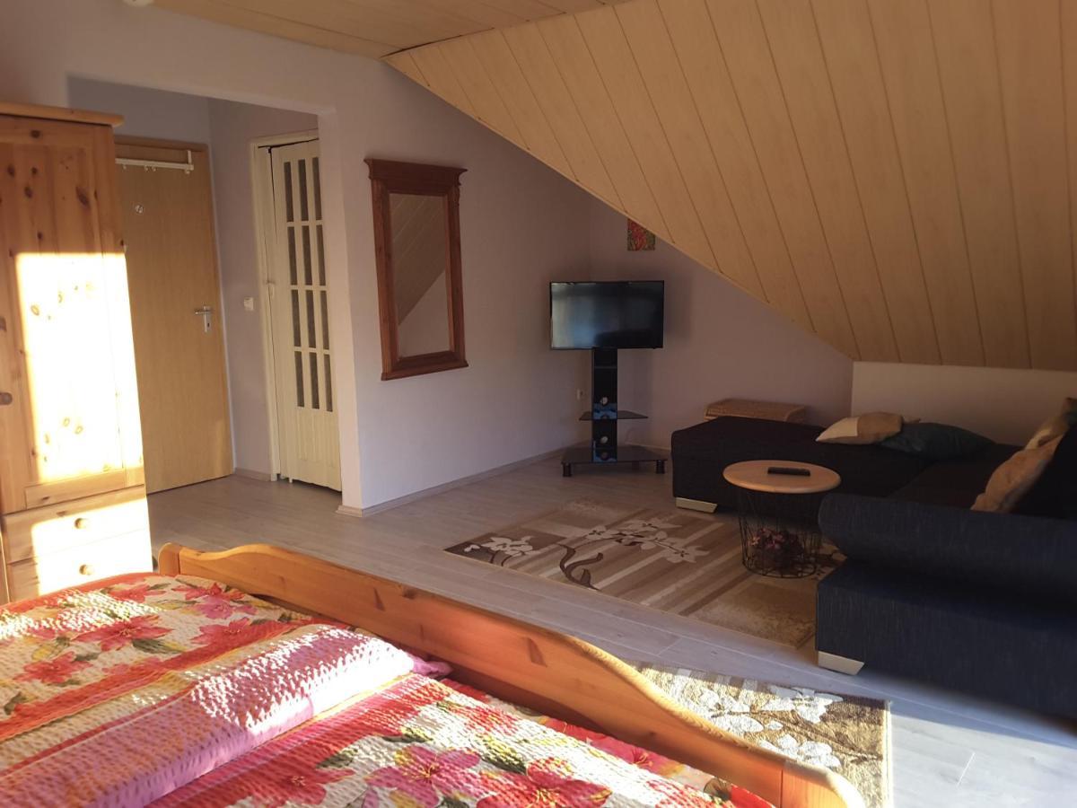 Die Ferienwohnung Lindenhof ツェル・アン・デル・モーゼル エクステリア 写真